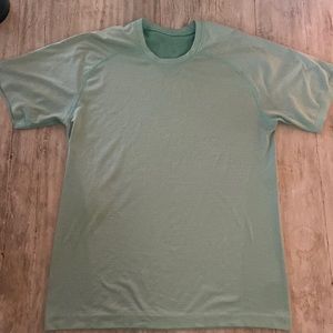 Men’s Lululemon workout shirt